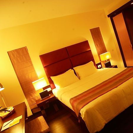 Hotel Metropole Калькутта Экстерьер фото