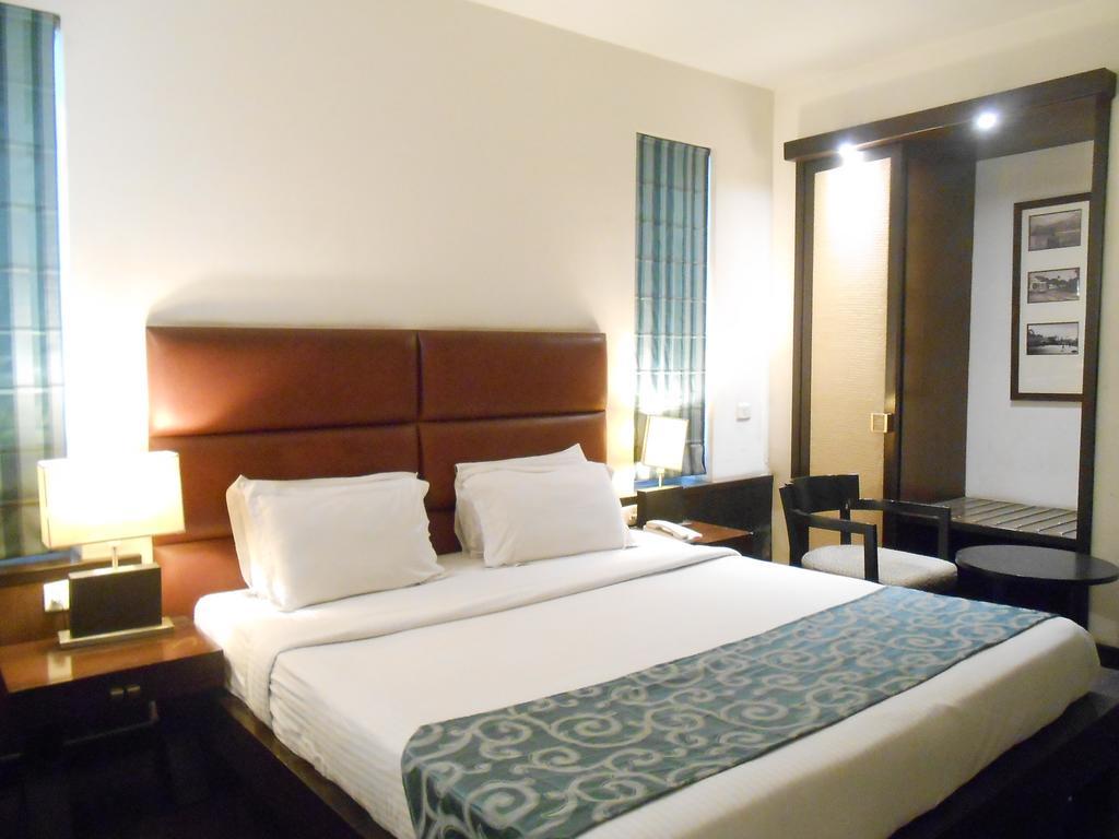 Hotel Metropole Калькутта Экстерьер фото
