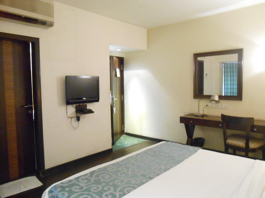 Hotel Metropole Калькутта Экстерьер фото