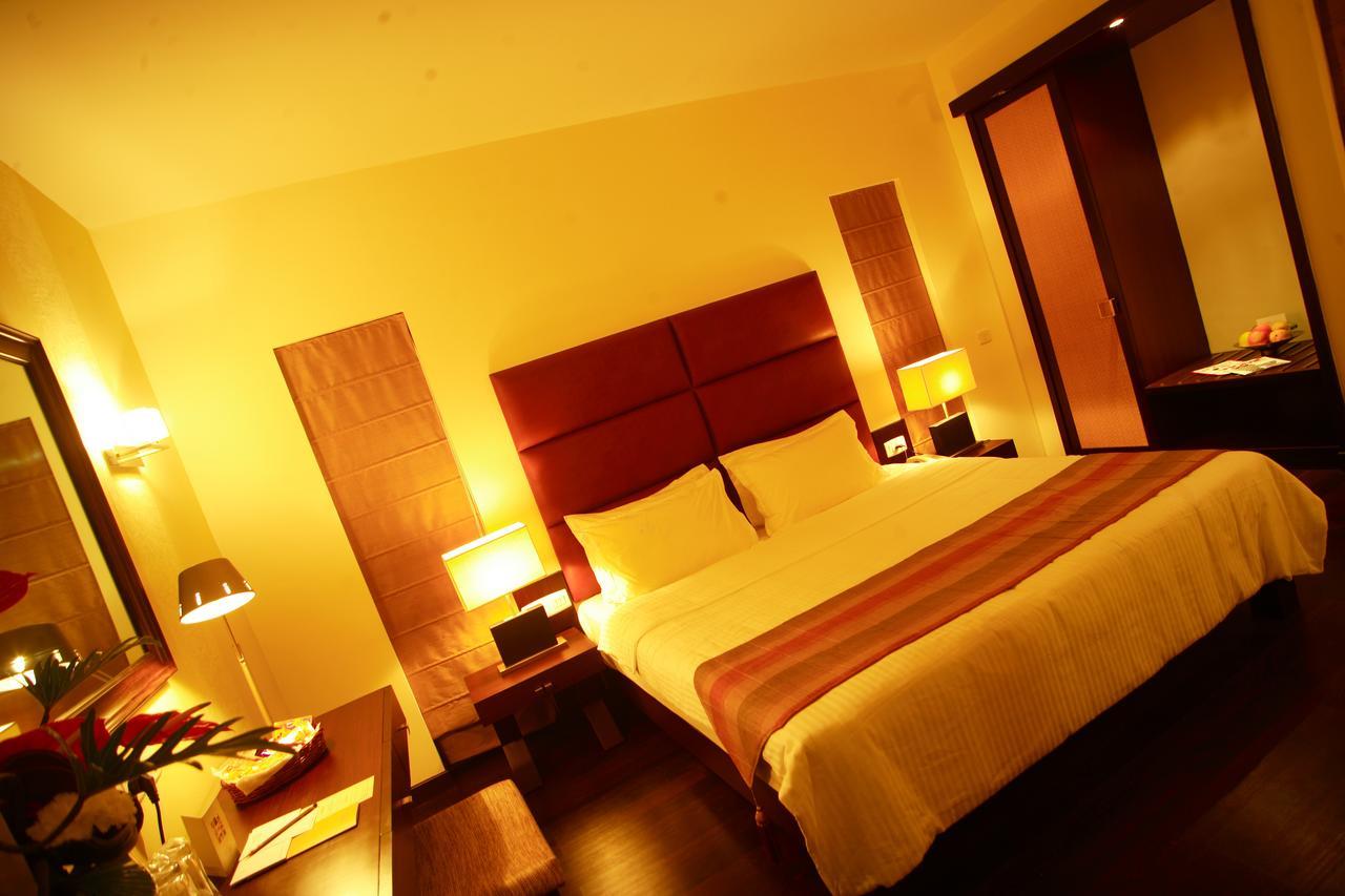 Hotel Metropole Калькутта Экстерьер фото