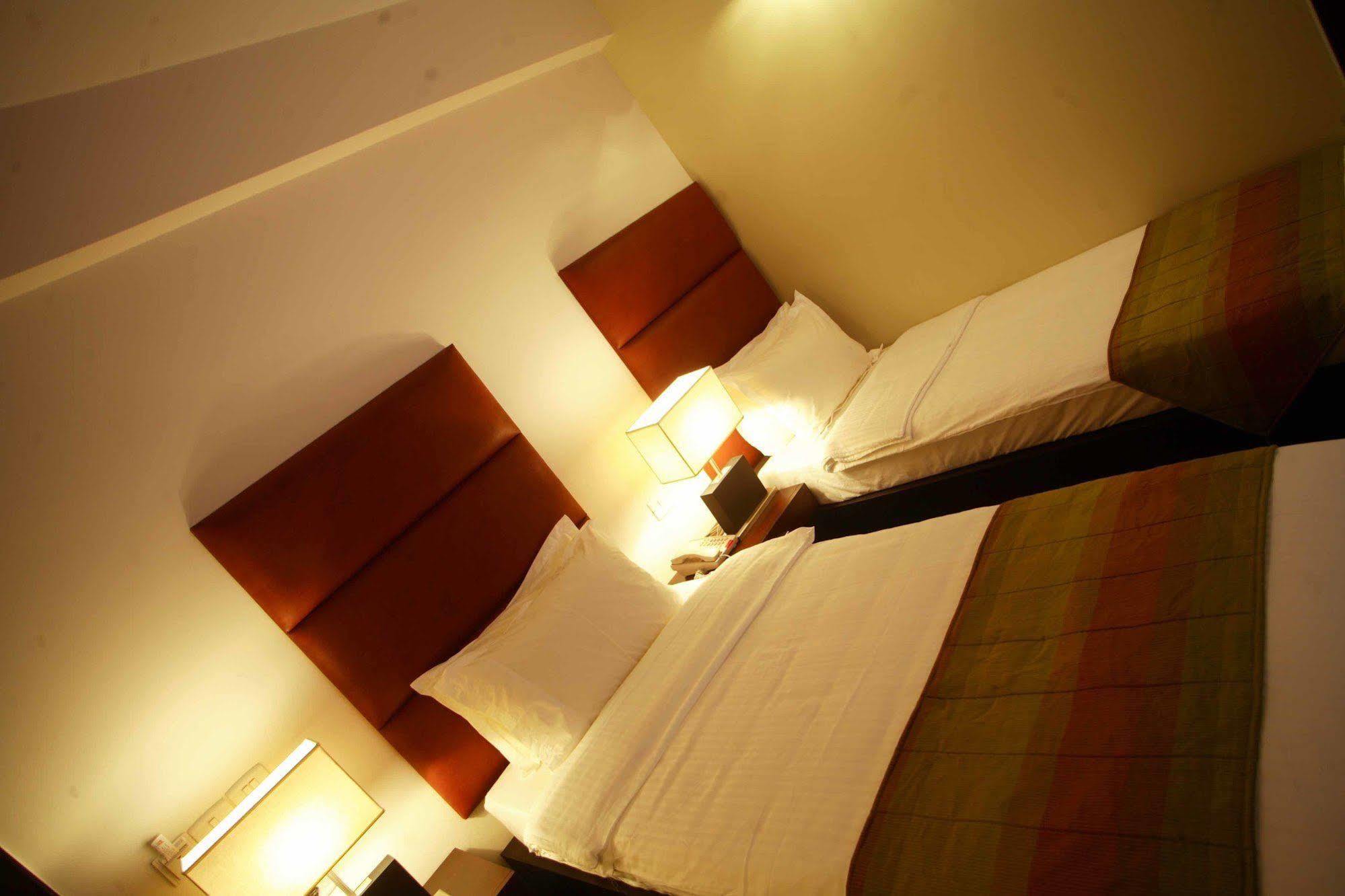 Hotel Metropole Калькутта Экстерьер фото