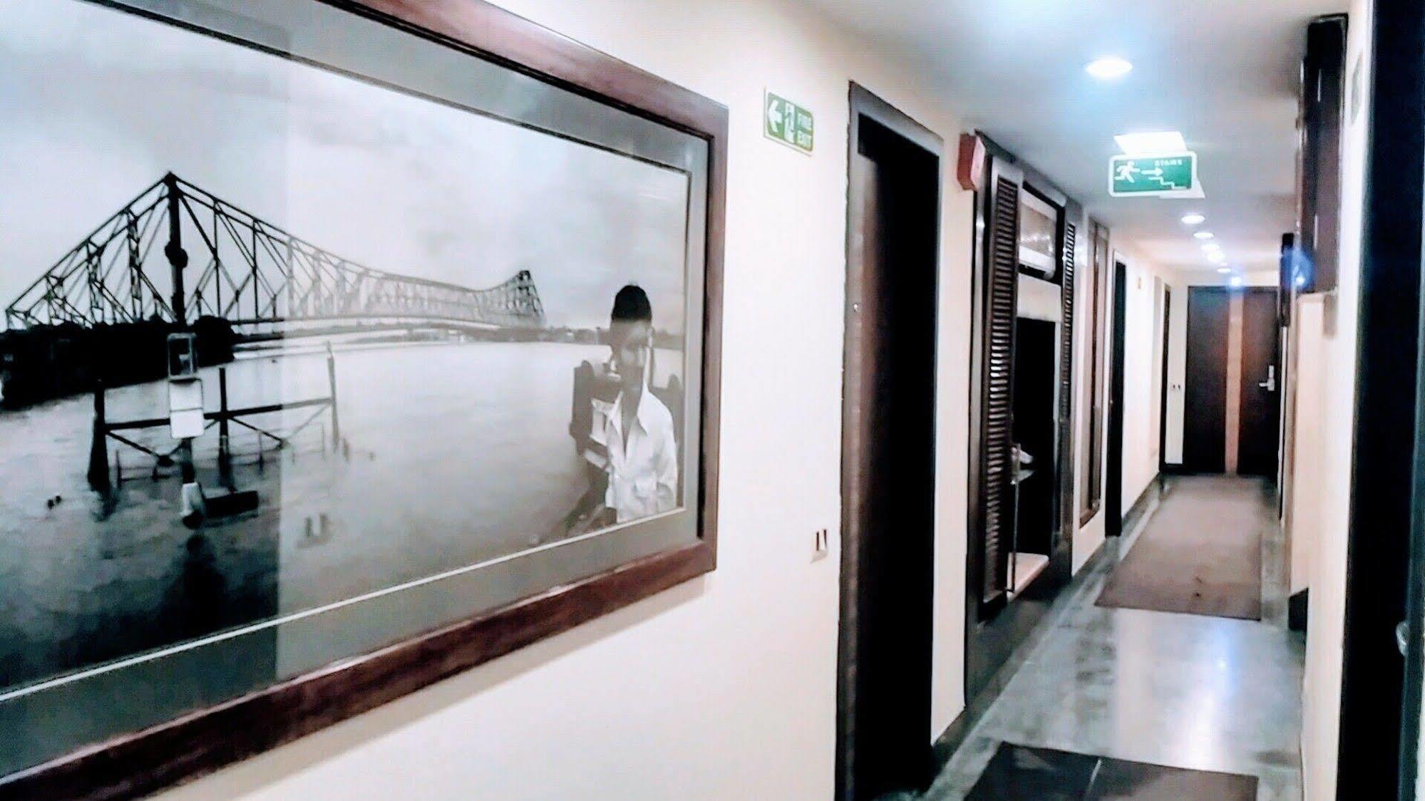 Hotel Metropole Калькутта Экстерьер фото