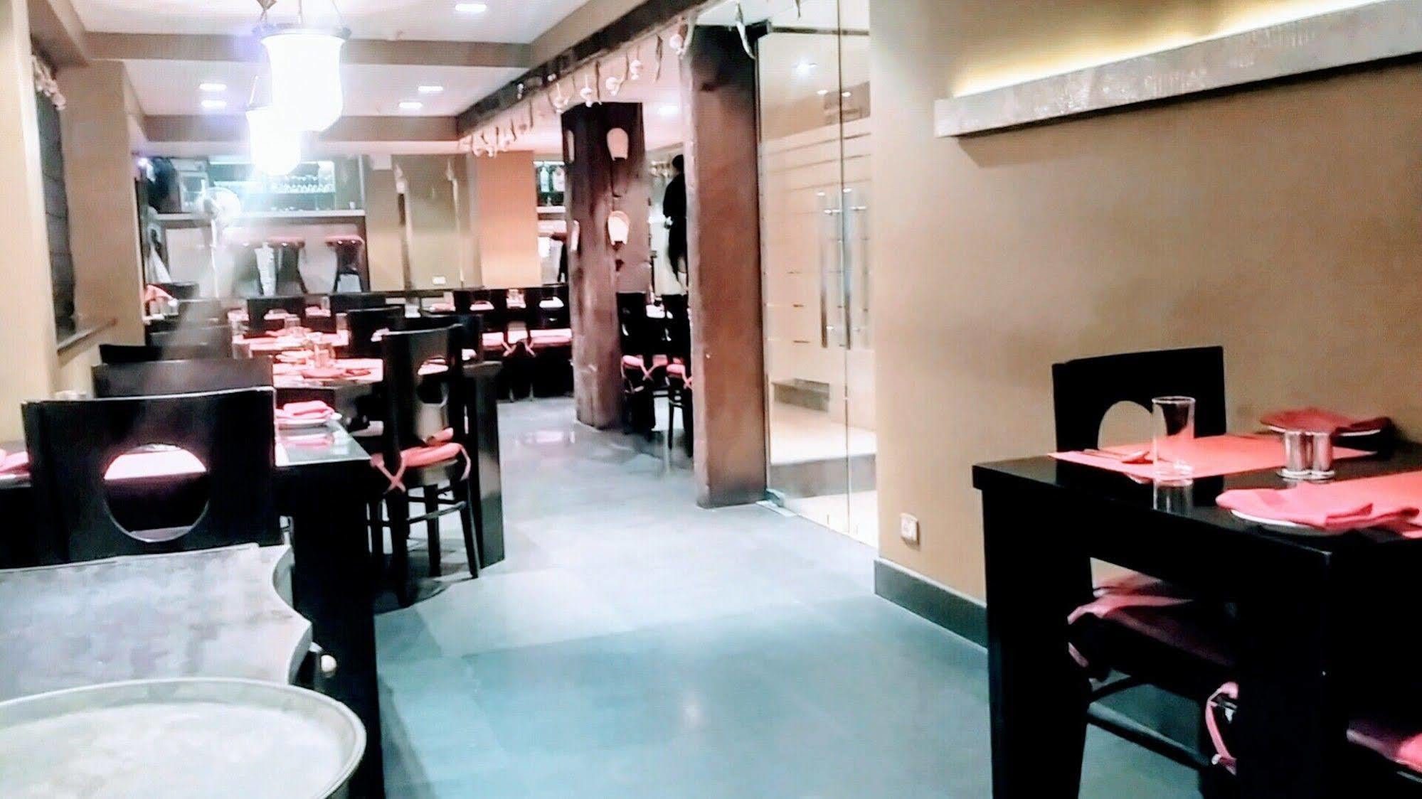 Hotel Metropole Калькутта Экстерьер фото